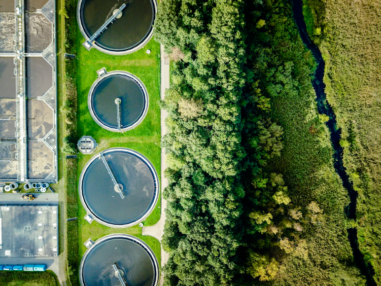 Recherche de PFAS en entrée et sortie des stations de traitement des eaux usées urbaines